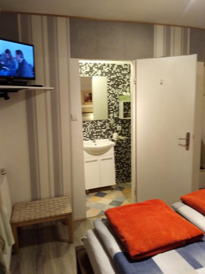 Hotel Garni "Adria" Windhagen Buitenkant foto