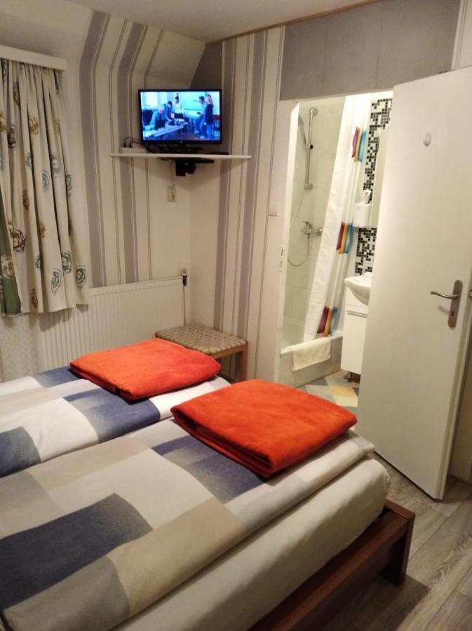 Hotel Garni "Adria" Windhagen Buitenkant foto